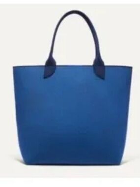 Rothys The Lightweight Tote in
Varsity Blue